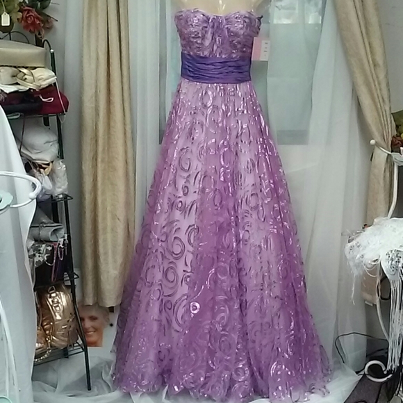 Dresses & Skirts - Prom dress